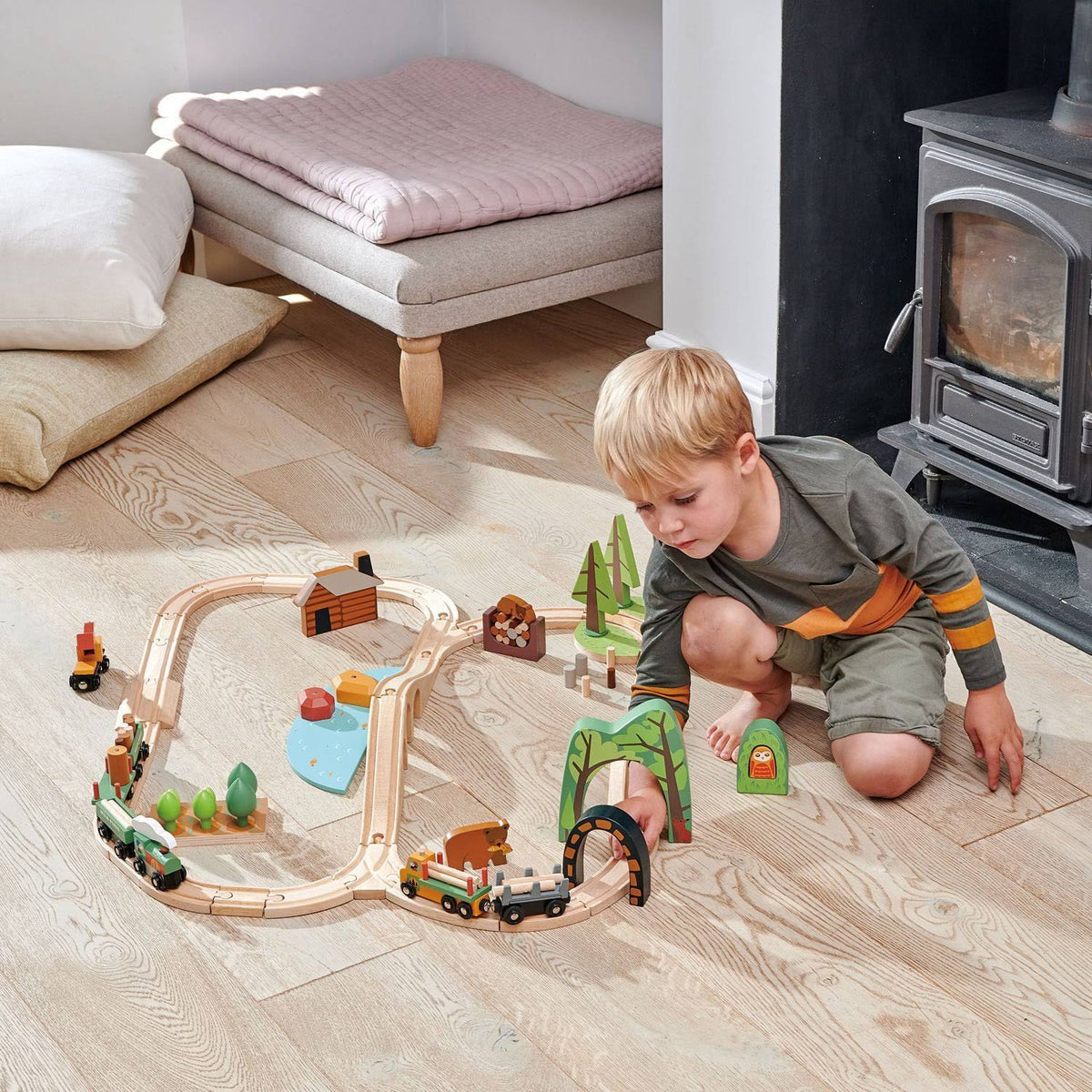 Wild Pines Train Set E7589