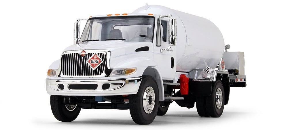 White 1/34 Diecast Model J778803